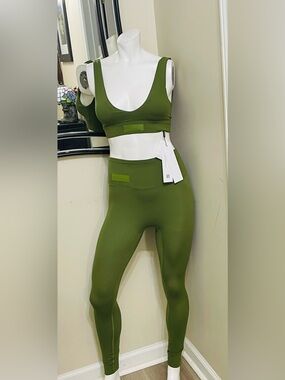 Olive Green Two-Piece  Studio Seamless Active Set